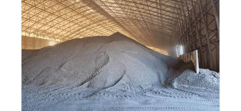 Tas de clinker en entrepôt